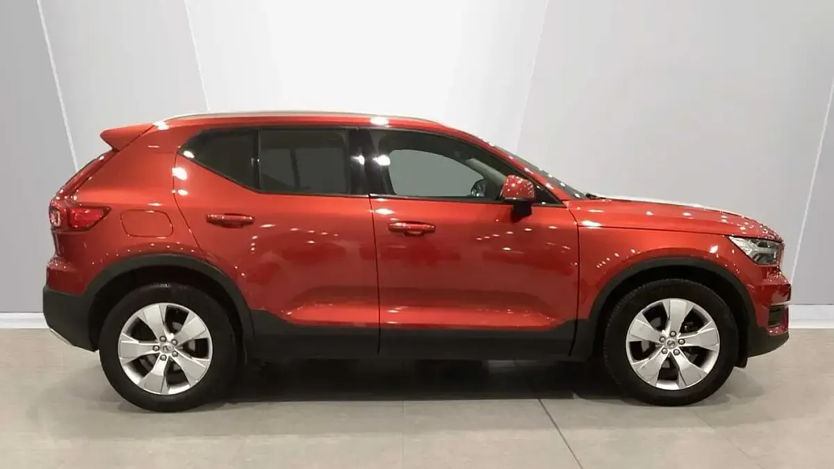 Used Volvo XC40 Momentum 150 HP (110 kW) 2018 Red SUV