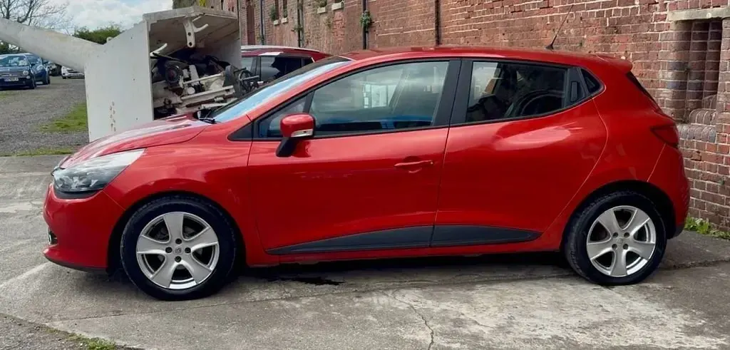 Usado Renault Clio IV Expression+ 90 HP (66 kW) 2014 Vermelho Citadino