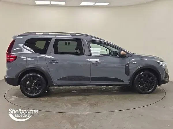 Used Dacia Jogger Extreme 141 HP (103 kW) 2025 Grey MPV