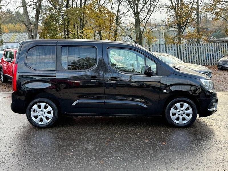 Second-hand Vauxhall Combo 130 CP (95 kW) 2021 Negru Monovolum