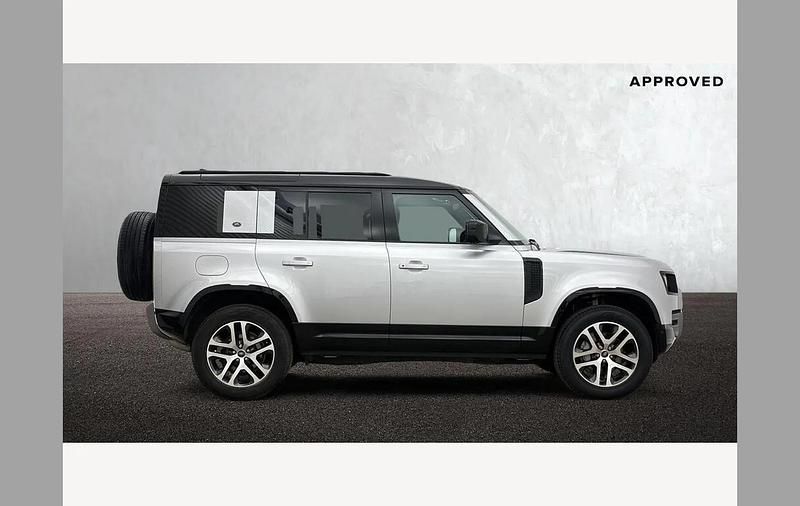 Usado Land Rover Defender SE Dynamic 296 HP (217 kW) 2024 Prateado SUV