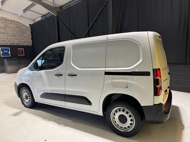 Used Peugeot Partner Premium 2023 White MPV