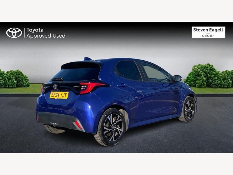 Used Toyota Yaris Hybrid Design 116 HP (85 kW) 2024 Blue Hatchback
