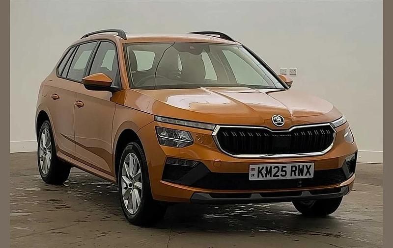 Phoenix orange metallic Used 2025 Skoda Kamiq SE SUV | £19,995 (Expensive) - Image 1/4