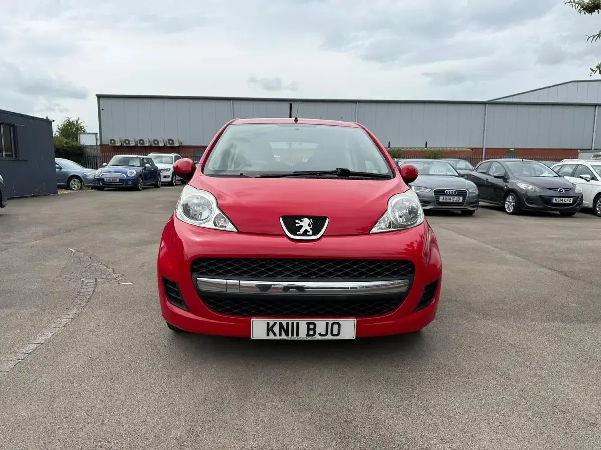 Used Peugeot 107 Envy 68 HP (50 kW) 2011 Red Hatchback