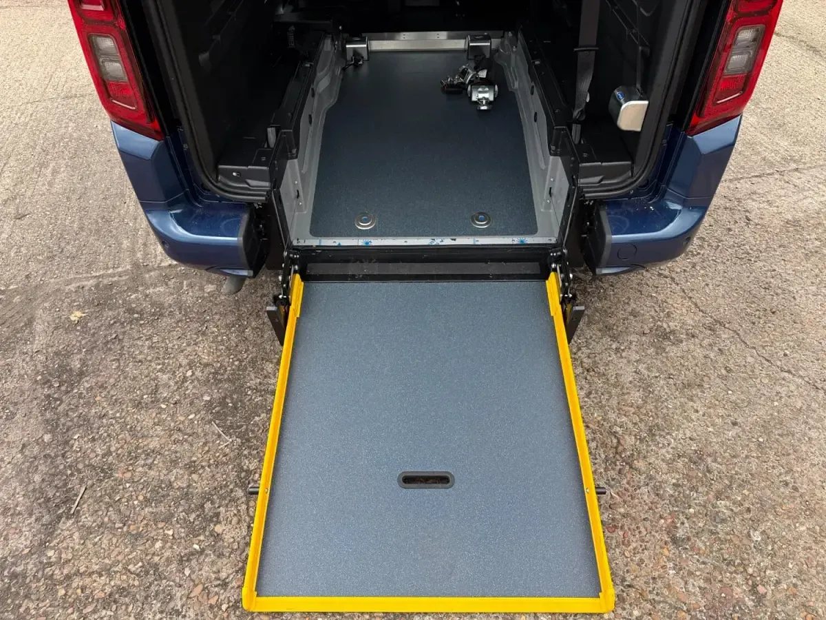 Used Vauxhall Combo 2023 Blue MPV