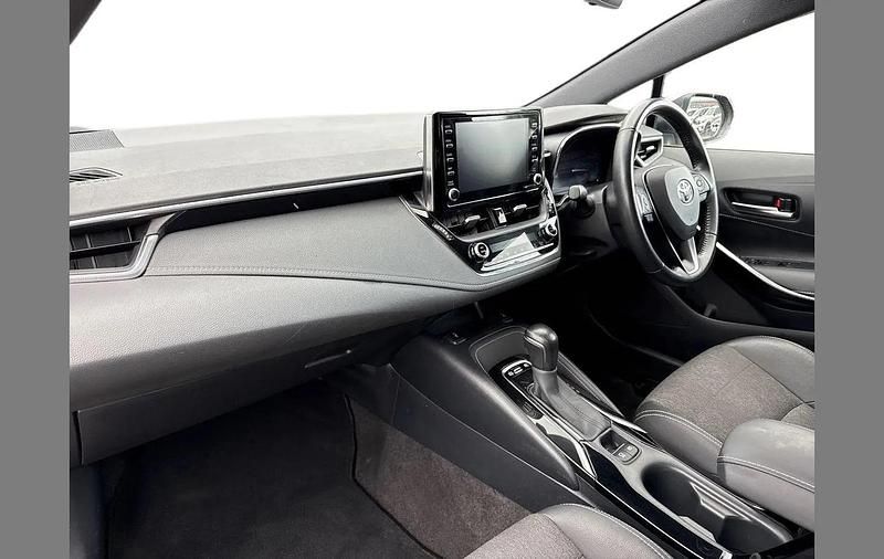Gebraucht Toyota Corolla Design 122 PS (89 kW) 2021 Grau Kombi
