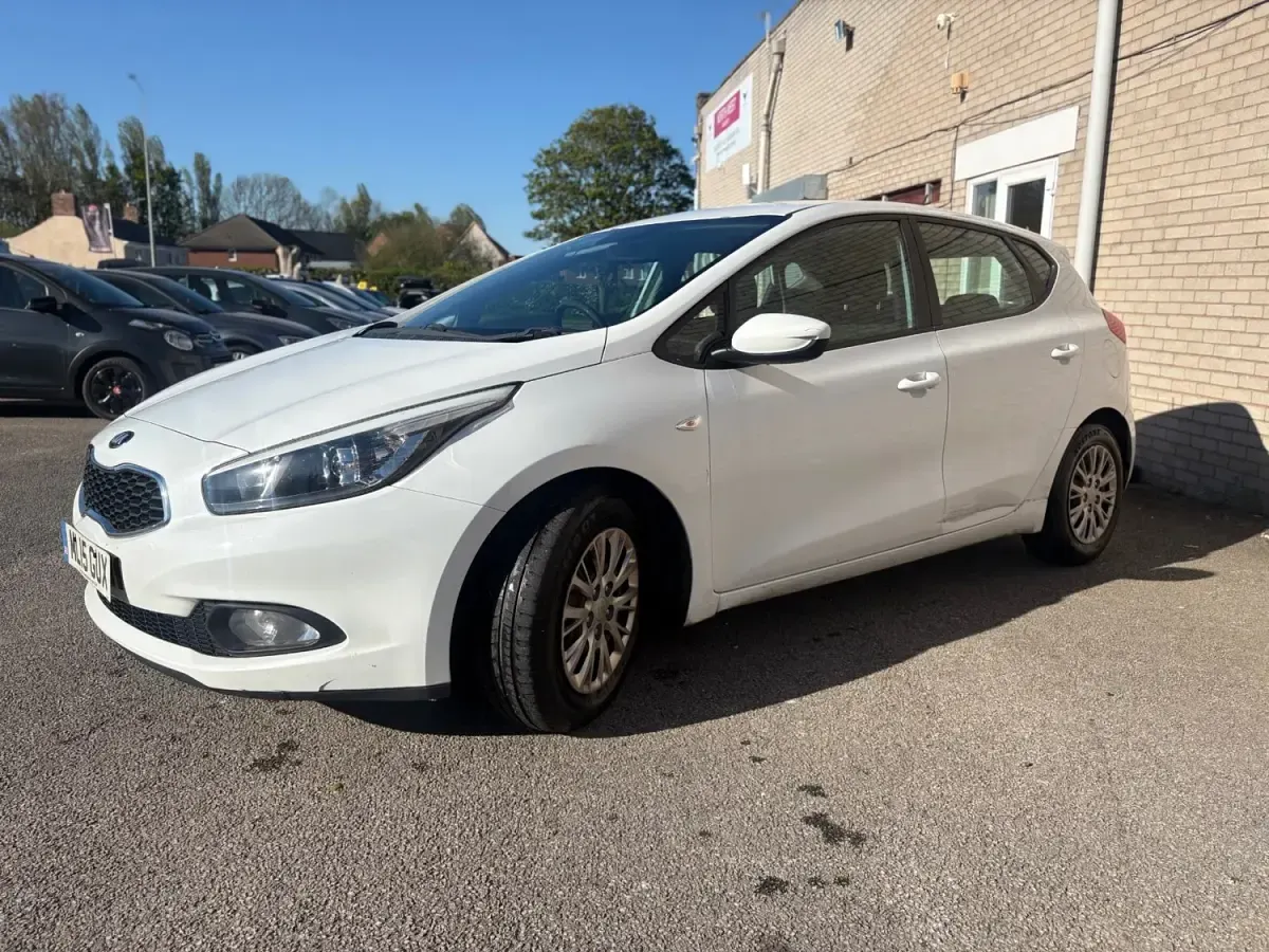 Używany Kia Ceed 2015 Biały Hatchback