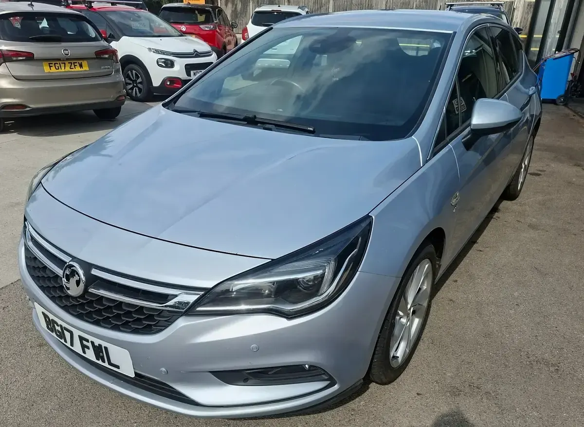 Used Vauxhall Astra SRi 150 HP (110 kW) 2017 Silver Hatchback