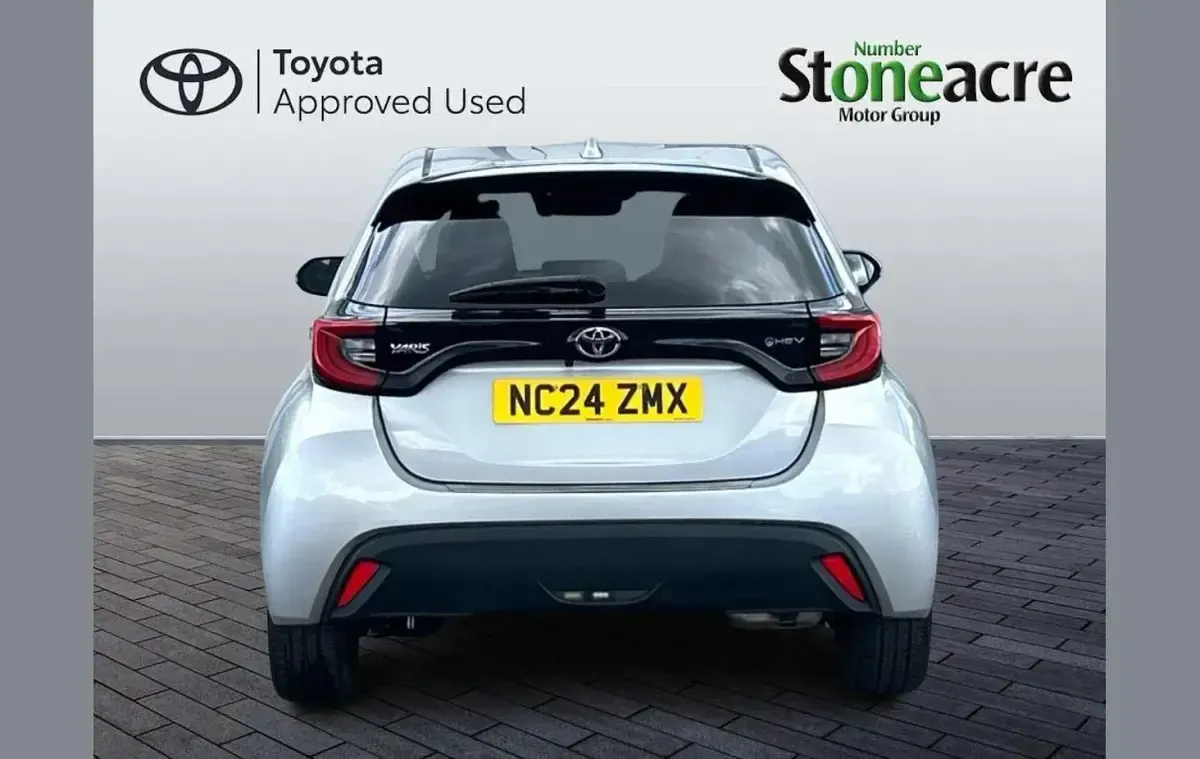 Used Toyota Yaris Design 116 HP (85 kW) 2024 Silver Hatchback
