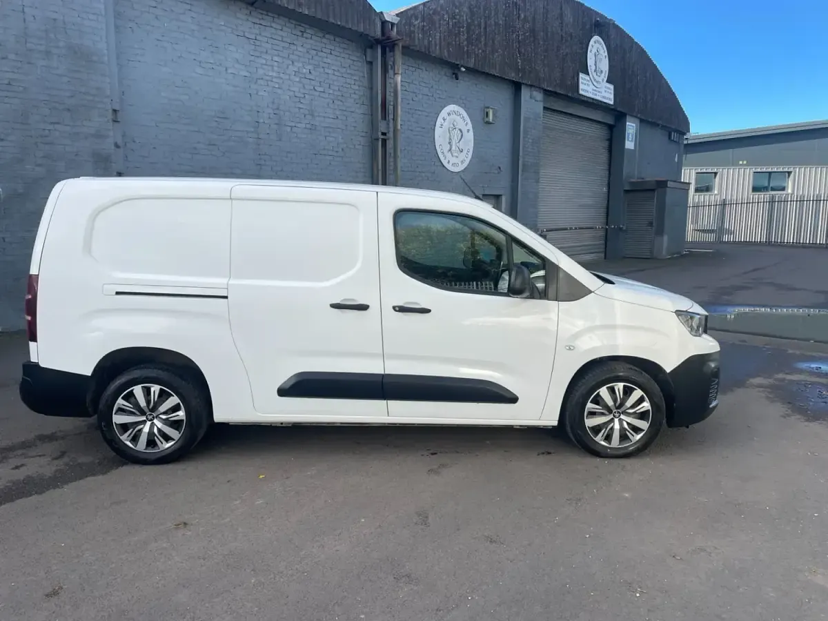 Begagnad Peugeot Partner 2020 Vit Minibuss