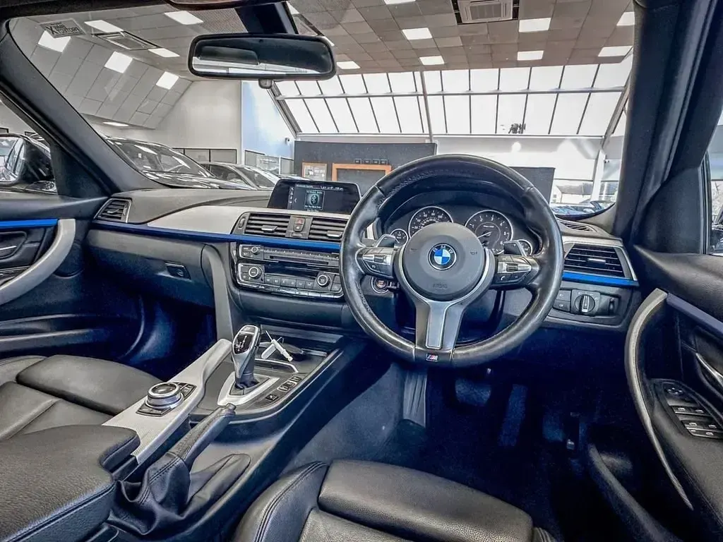 Usado BMW 330 M Sport 258 CV (189 kW) 2017 Plateado Berlina