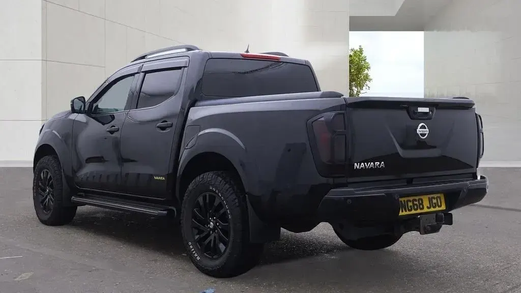 Used Nissan Navara N-Guard 190 HP (139 kW) 2019 Black Pickup