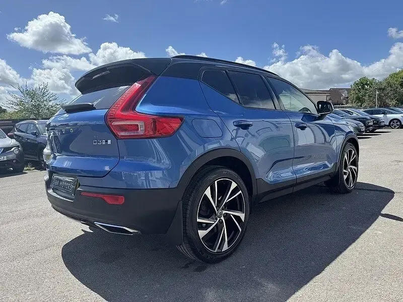 Used Volvo XC40 R-Design 2019 Bursting blue SUV