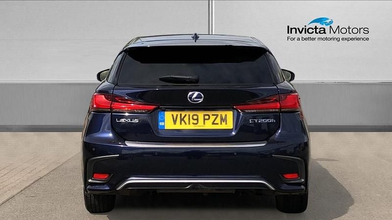 Used Lexus CT200h 134 HP (98 kW) 2019 Blue Hatchback