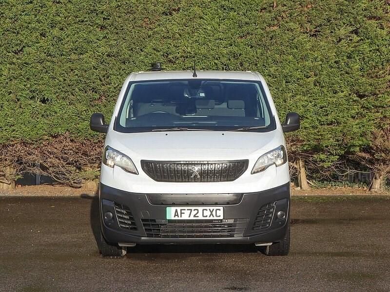 Used Peugeot e-Expert 100 kW (136 HP) 2022 Mauve/pink Van