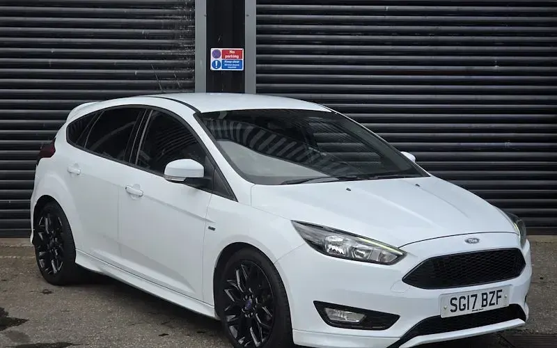 Used Ford Focus ST-Line 125 HP (91 kW) 2016 White Hatchback
