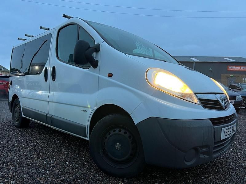 Second-hand Vauxhall Vivaro 90 CP (66 kW) 2012 Alb Monovolum