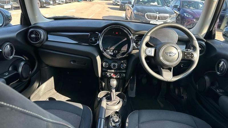 Used Mini ONE Classic 101 HP (74 kW) 2022 Black Hatchback