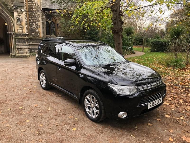 Black Used 2015 Mitsubishi Outlander P-HEV Estate | £9,950 (Fair price) - Image 1/4