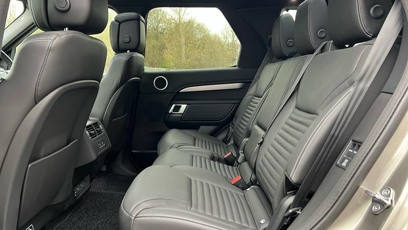 New Land Rover Discovery 5 HSE Dynamic 350 HP (257 kW) 2025 Premium metallic  silicon silver SUV