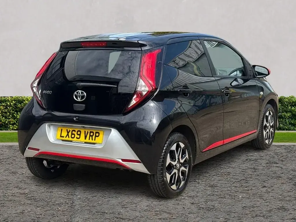 Used Toyota Aygo Trend 72 HP (52 kW) 2019 Black Hatchback