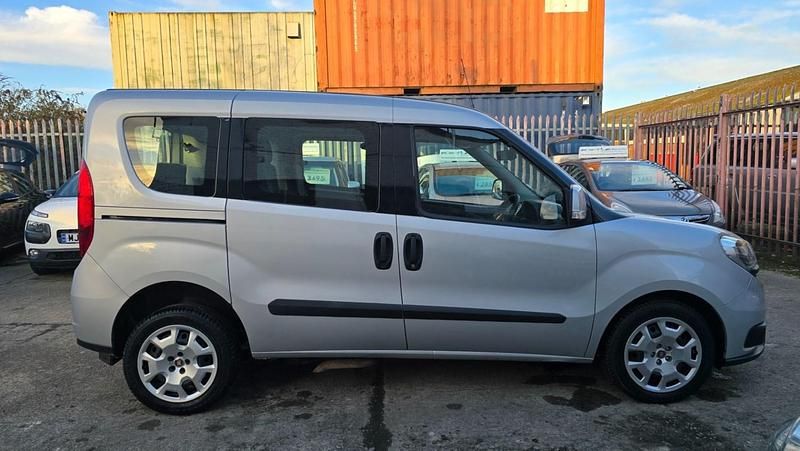 Begagnad Fiat Doblò Easy 2016 Silver Minibuss