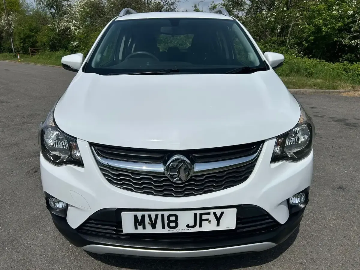 Used Vauxhall Viva Rocks 75 HP (55 kW) 2018 White Hatchback