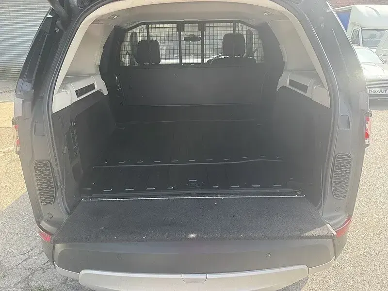 Used Land Rover Discovery HSE 306 HP (225 kW) 2019 Grey SUV