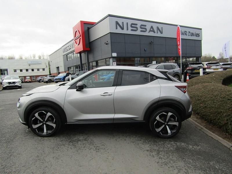 Begagnad Nissan Juke Tekna 2023 Silver SUV