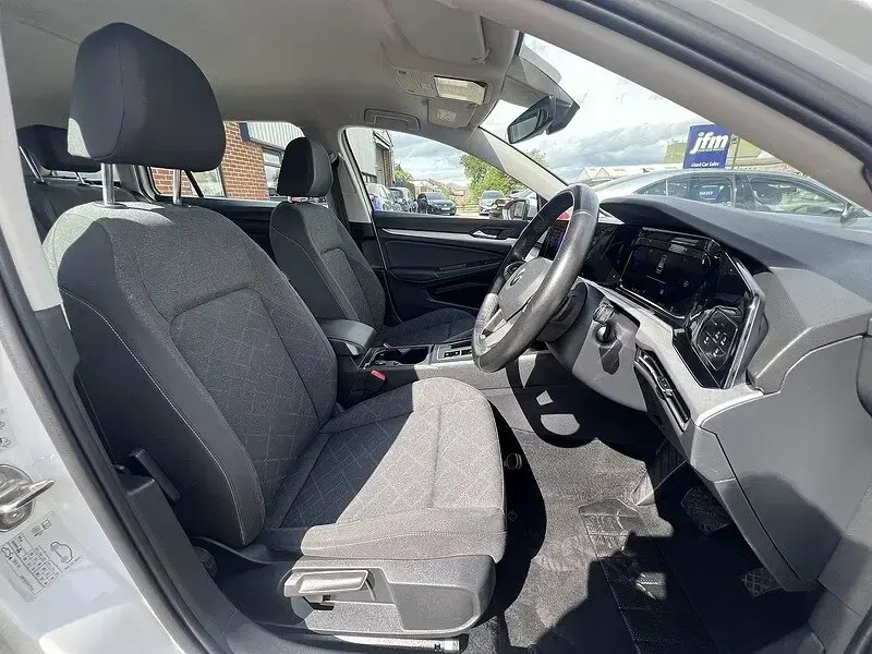 Used VW Golf VIII Life 113 HP (83 kW) 2022 White Estate