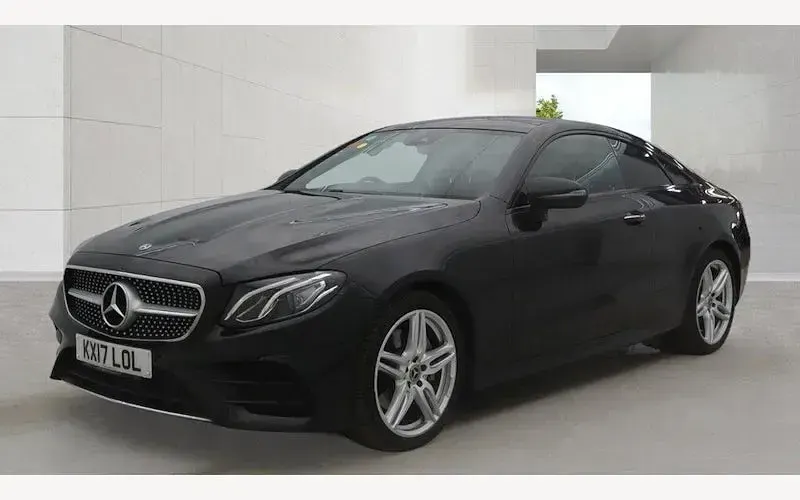 Begagnad Mercedes E220 AMG Line Premium 194 HK (142 kW) 2020 Sportkupé