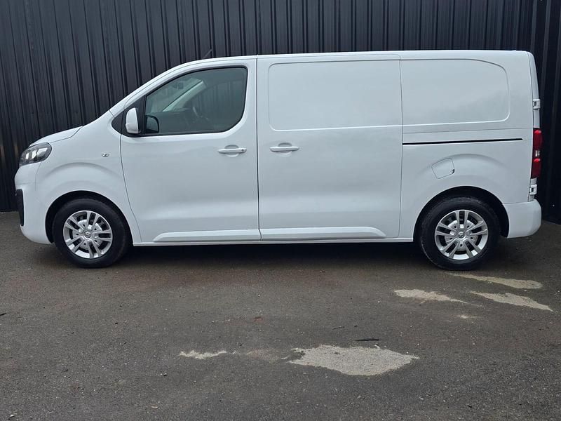 Used Vauxhall Vivaro Sportive 100 HP (73 kW) 2019 White MPV