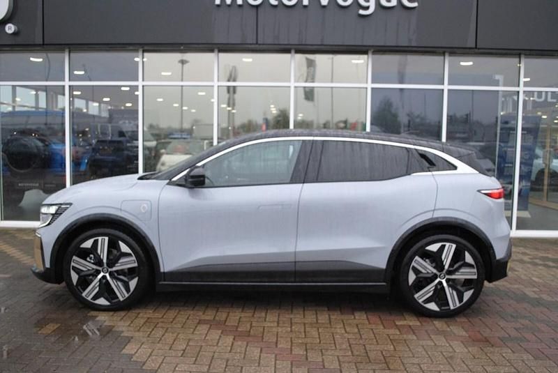 Used Renault Megane E-Tech Iconic 160 kW (218 HP) 2023 Grey/black Hatchback