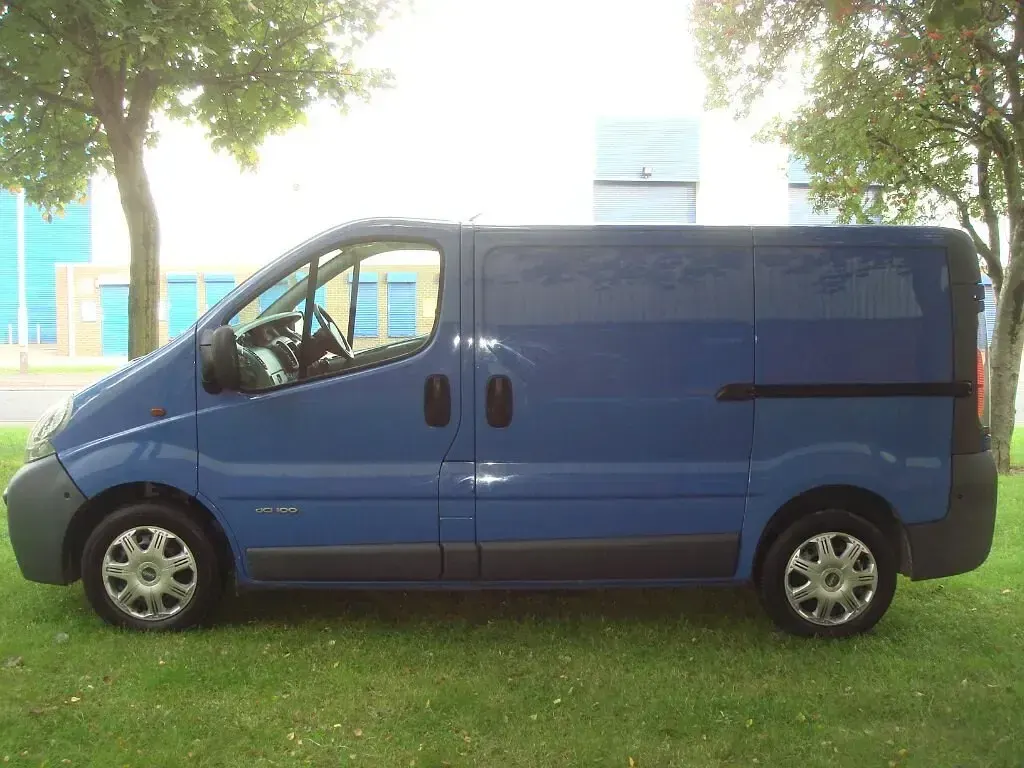 Used Nissan Primastar SE 100 HP (73 kW) 2005 Blue MPV
