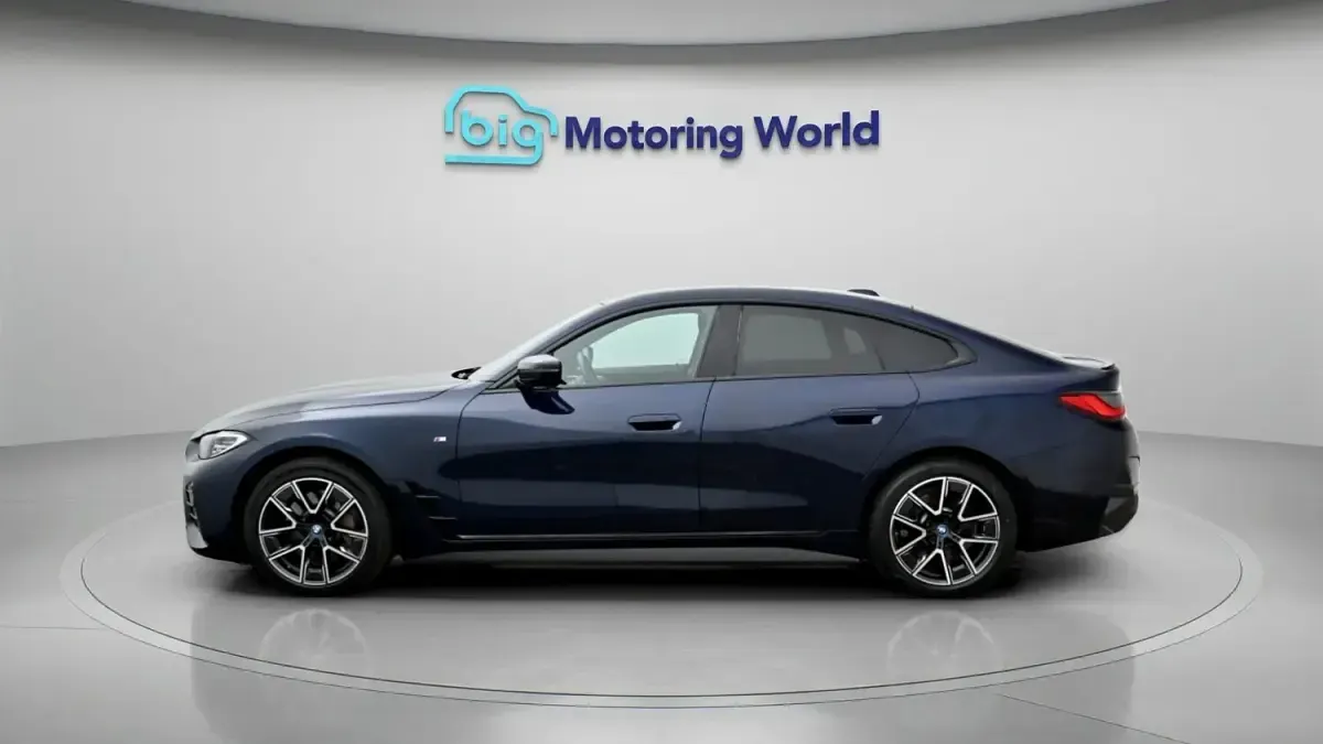 Begagnad BMW i4 M Sport 250 kW (340 HK) 2023 Blå Sedan