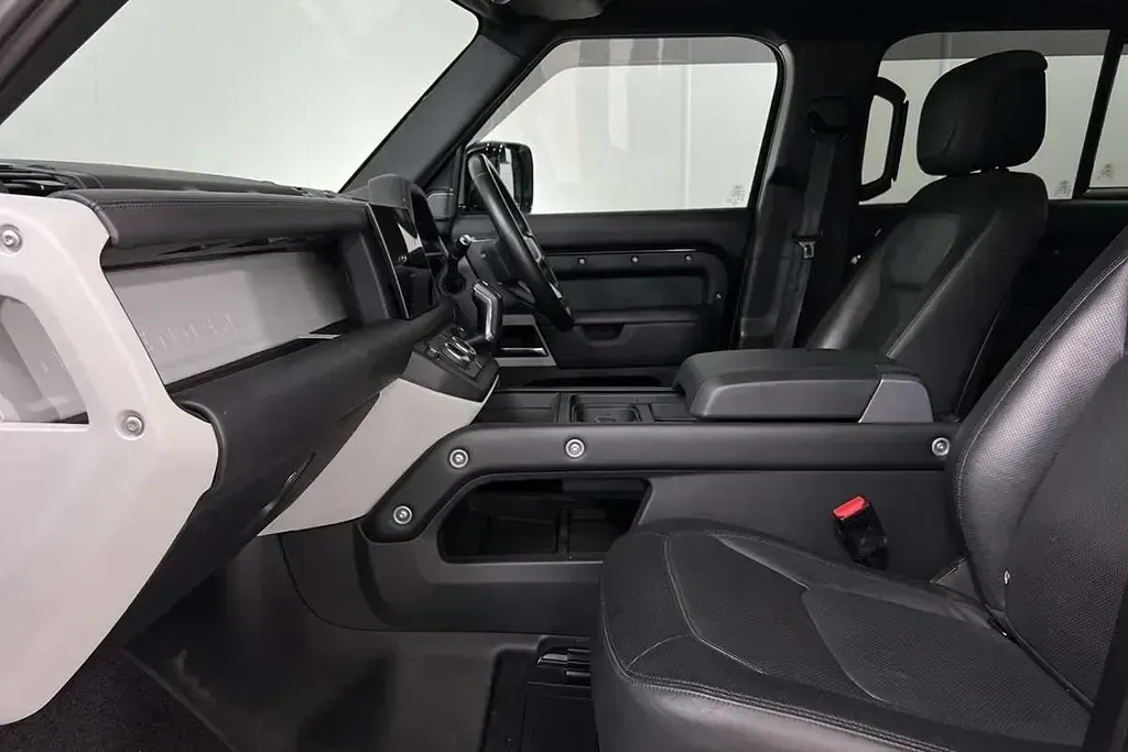 Used Land Rover Defender HSE Dynamic 296 HP (217 kW) 2023 Black SUV