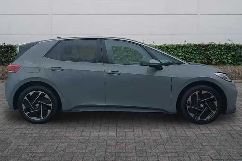 Ny VW ID.3 Pure 125 kW (170 HK) 2025 Grå Halvkombi