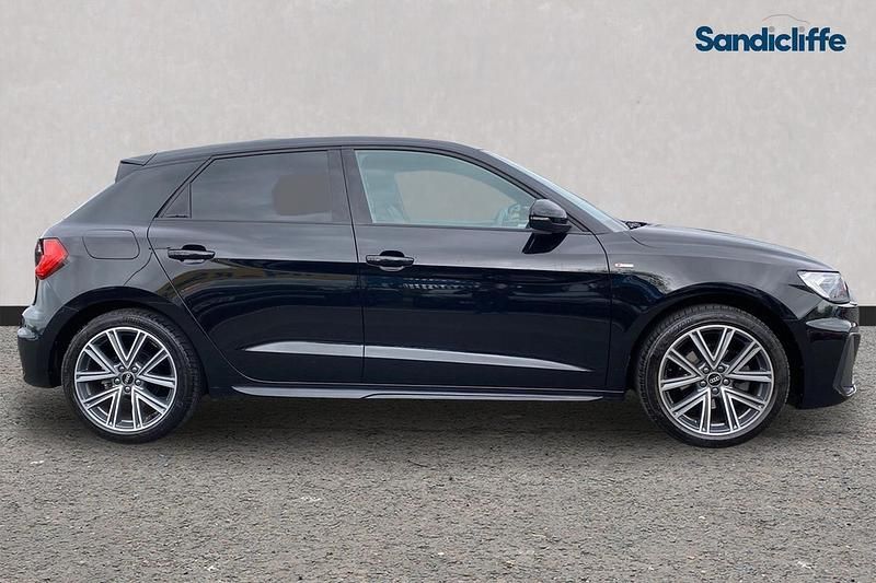 Begagnad Audi A1 S-Line 110 HK (80 kW) 2023 Svart SUV