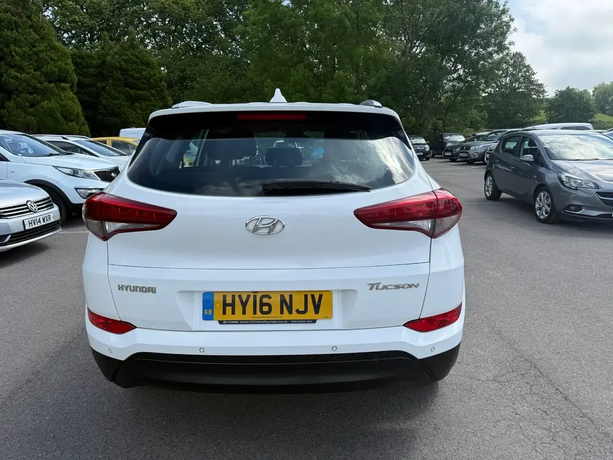 Used Hyundai Tucson SE 116 HP (85 kW) 2016 White SUV