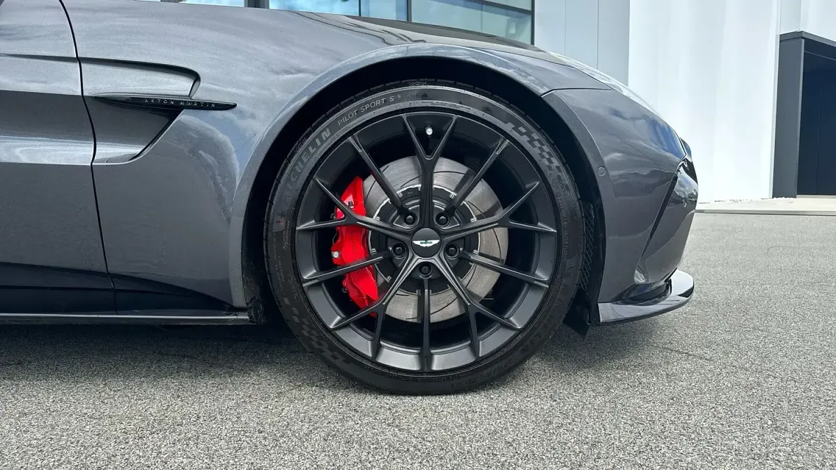 New Aston Martin Vantage 655 HP (481 kW) 2025 Grey Coupe