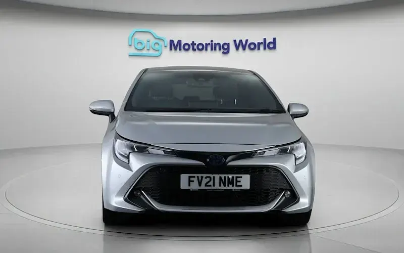 Second-hand Toyota Corolla Design 122 CP (89 kW) 2021 Hatchback