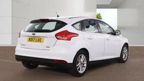 Used Ford Focus Zetec 100 HP (73 kW) 2017 White Hatchback