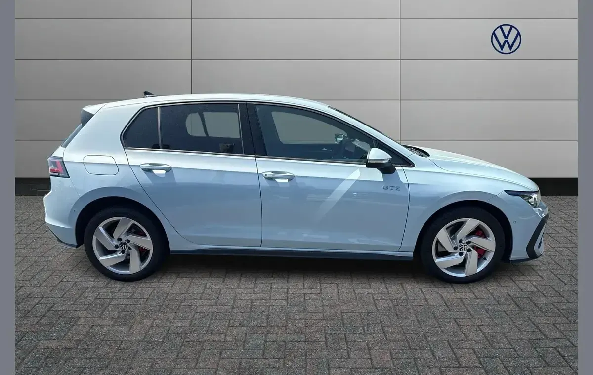 Used VW Golf VIII GTE 267 HP (196 kW) 2025 Blue Hatchback