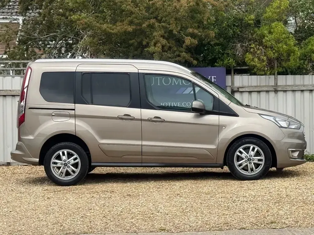 Used Ford Tourneo Connect Titanium 120 HP (88 kW) 2019 Silver MPV