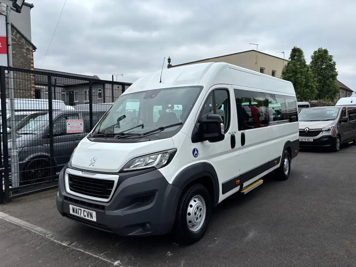 Begagnad Peugeot Boxer 130 HK (95 kW) 2017 Vit Van