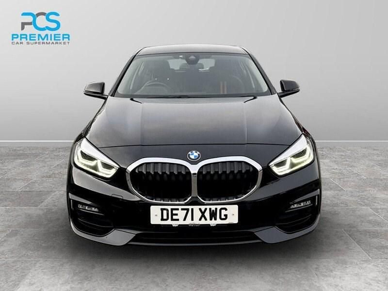 Used BMW 118 Sport Line 2021 Black sapphire metallic paint Hatchback