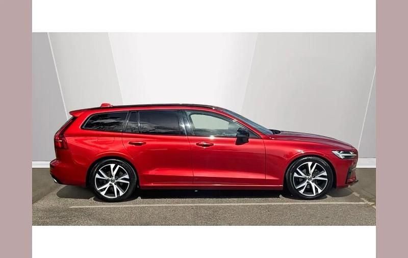 Used Volvo V60 R-Design 163 HP (119 kW) 2021 Red Estate