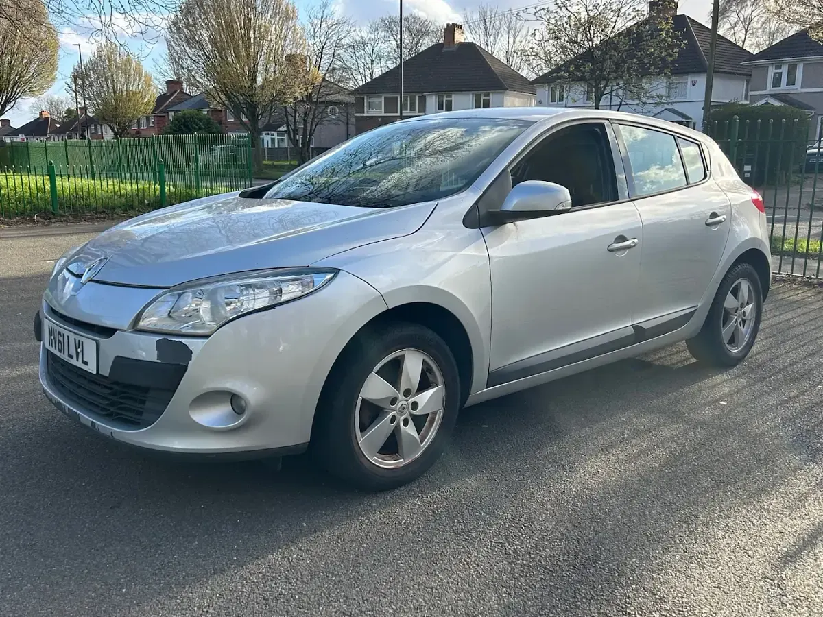 Used Renault Mégane Dynamique 110 HP (80 kW) 2011 Silver Hatchback