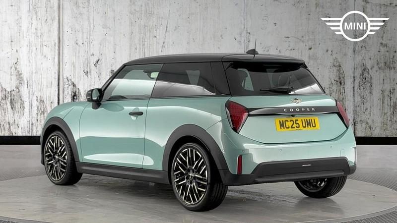Used Mini Cooper Hatch 113 kW (154 HP) 2025 Green Hatchback